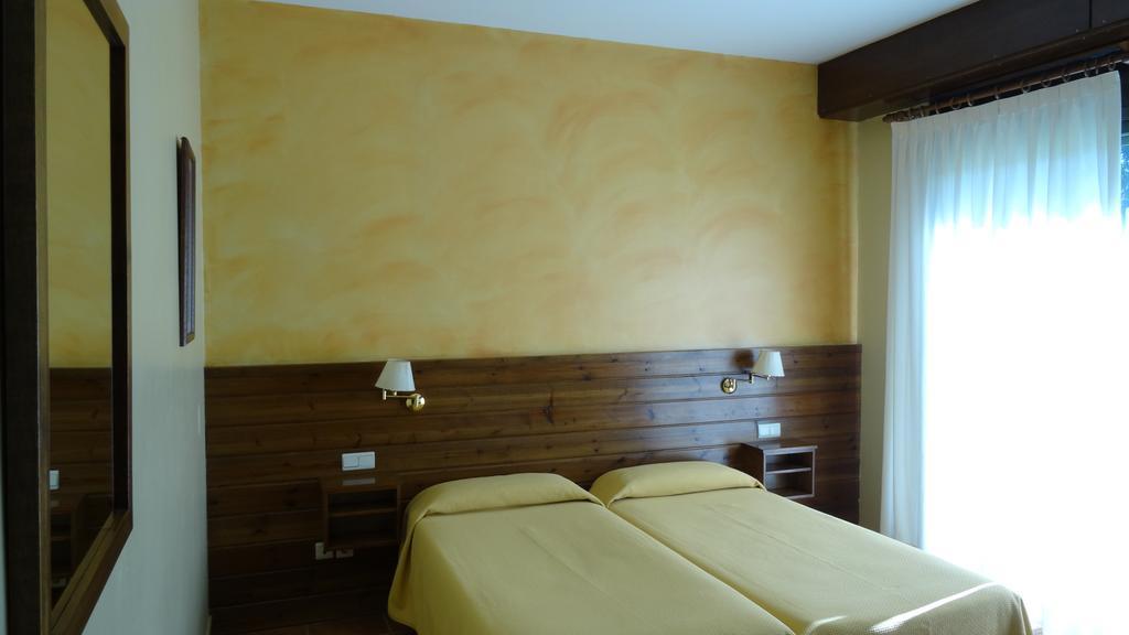 Hotel Pla Del Pi Prats I Sansor Rum bild